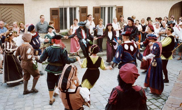 Fackeltanz auf der Straße