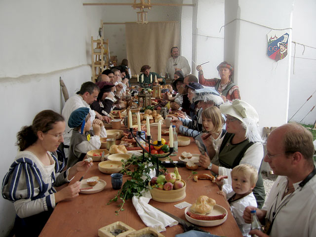 Brotzeit im Lager 